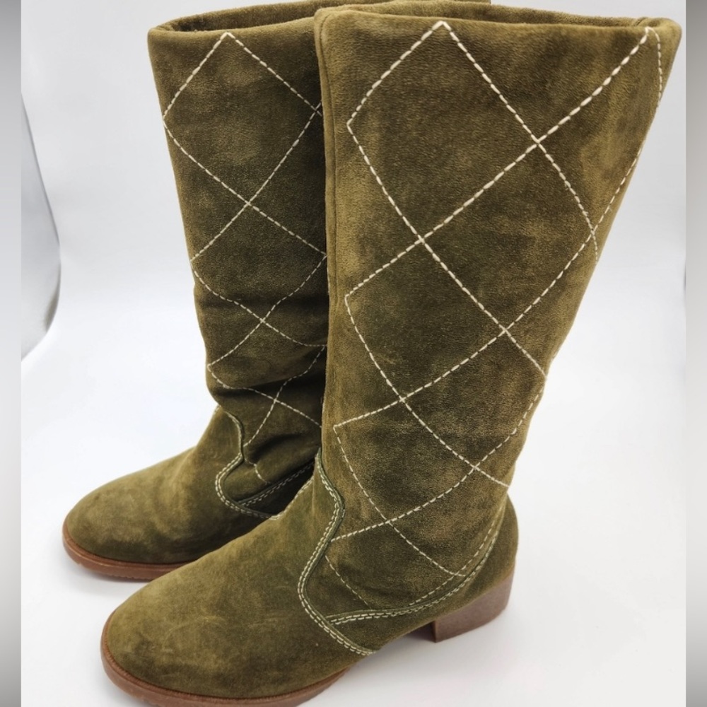 Olive Suede Hush Puppies size 6